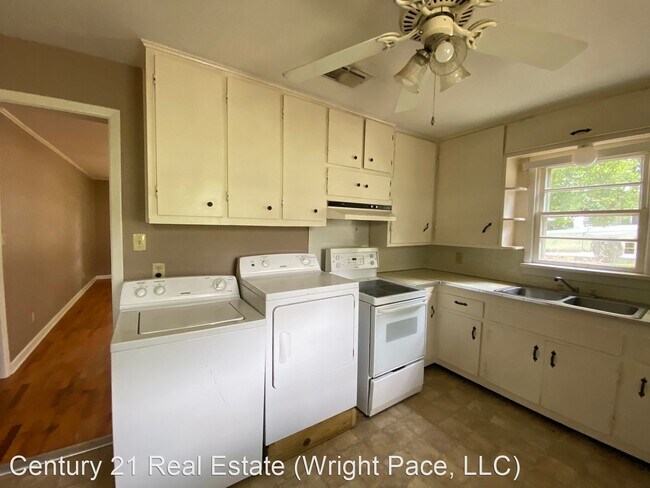 Building Photo - 2 br, 1 bath House - 504 Campus