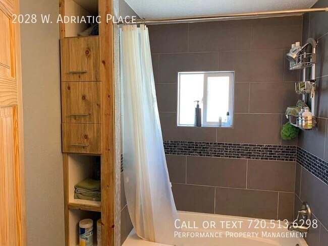 Foto del edificio - 2028 W Adriatic Pl