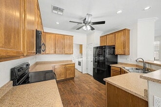 Building Photo - 1255 S Rialto