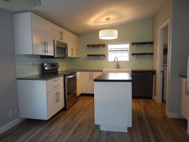 Building Photo - 1328 Bridle Dr