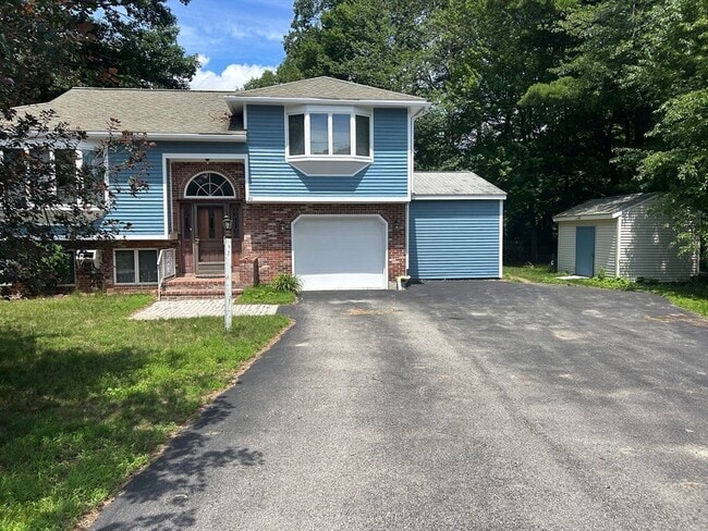 Building Photo - 20 Breeze Dr