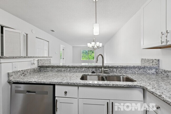 Foto del edificio - Charming 2BR Condo in Rock Hill