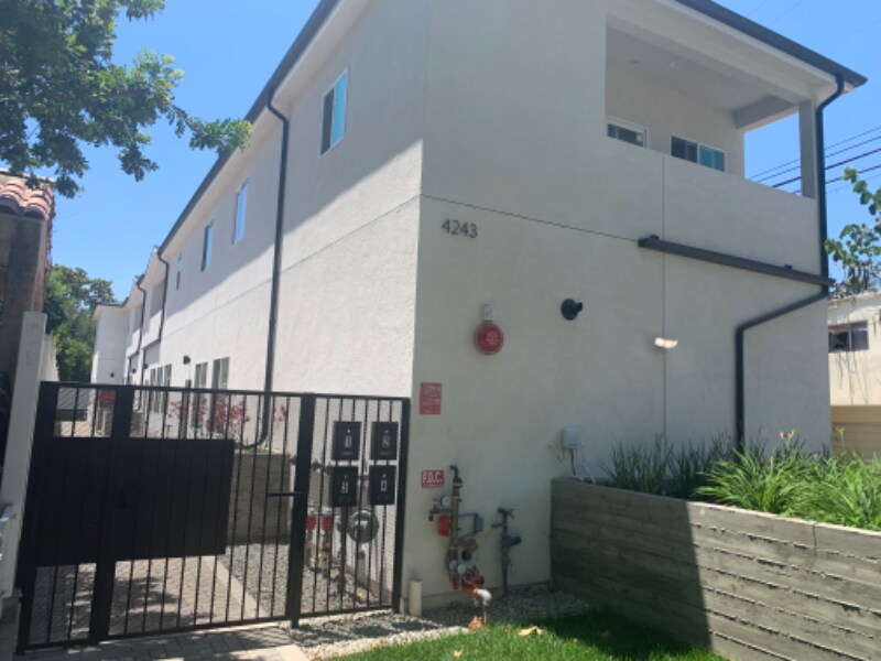 Primary Photo - 4243 Mammoth Ave