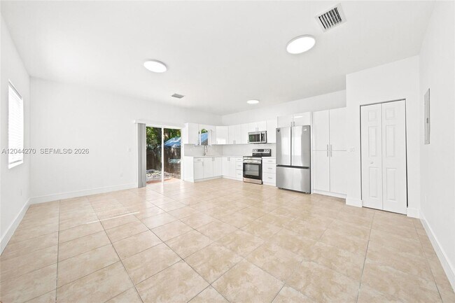 Foto del edificio - 145 NE 60th St
