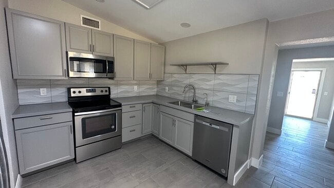 Building Photo - Central Tempe 3br