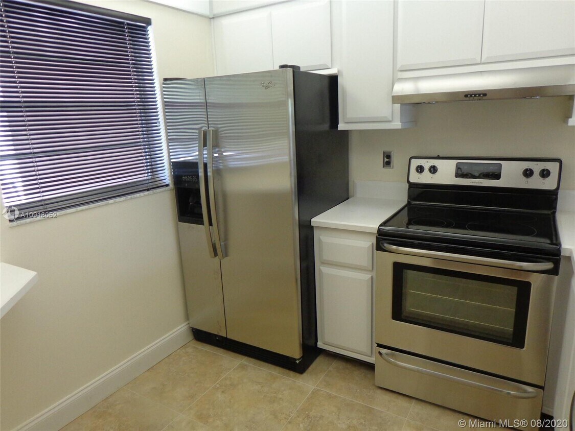 Primary Photo - 9450 Poinciana Pl