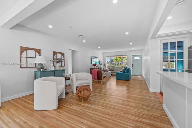 Foto del edificio - 6331 SW 18th St