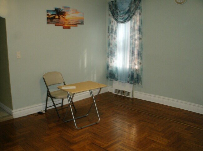 Foto del edificio - 300 E 45th St