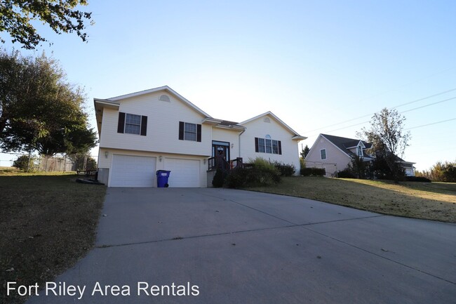 Building Photo - 4 br, 3 bath House - 1443 Candlelight Lane