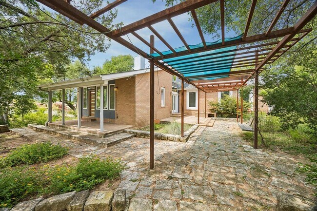 Foto del edificio - 5714 Penny Creek Dr