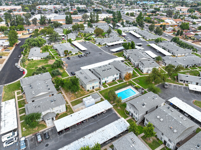 Building Photo - Vineyard Apartments