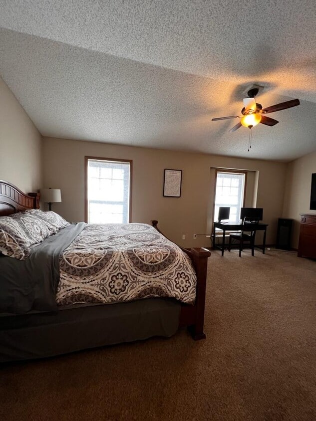 Building Photo - 5109 Fairpoint Dr N