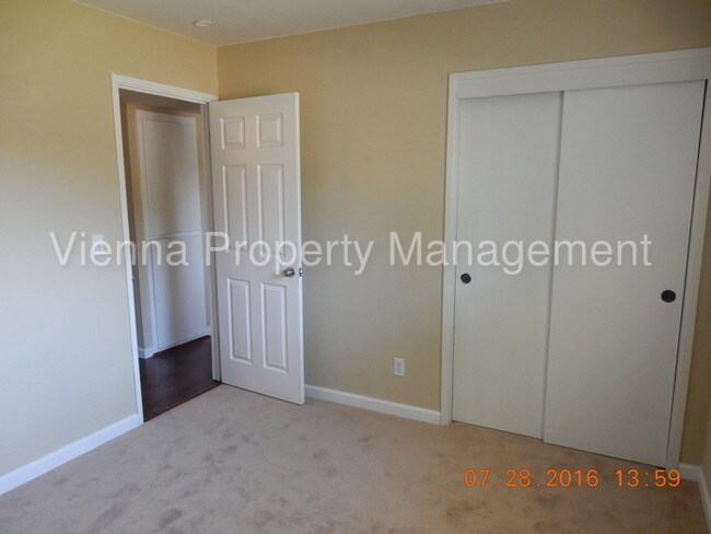 Foto del edificio - 7270 Douglas Blvd