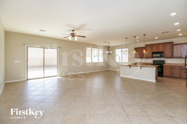 Foto del edificio - 635 W Desert Hills Dr