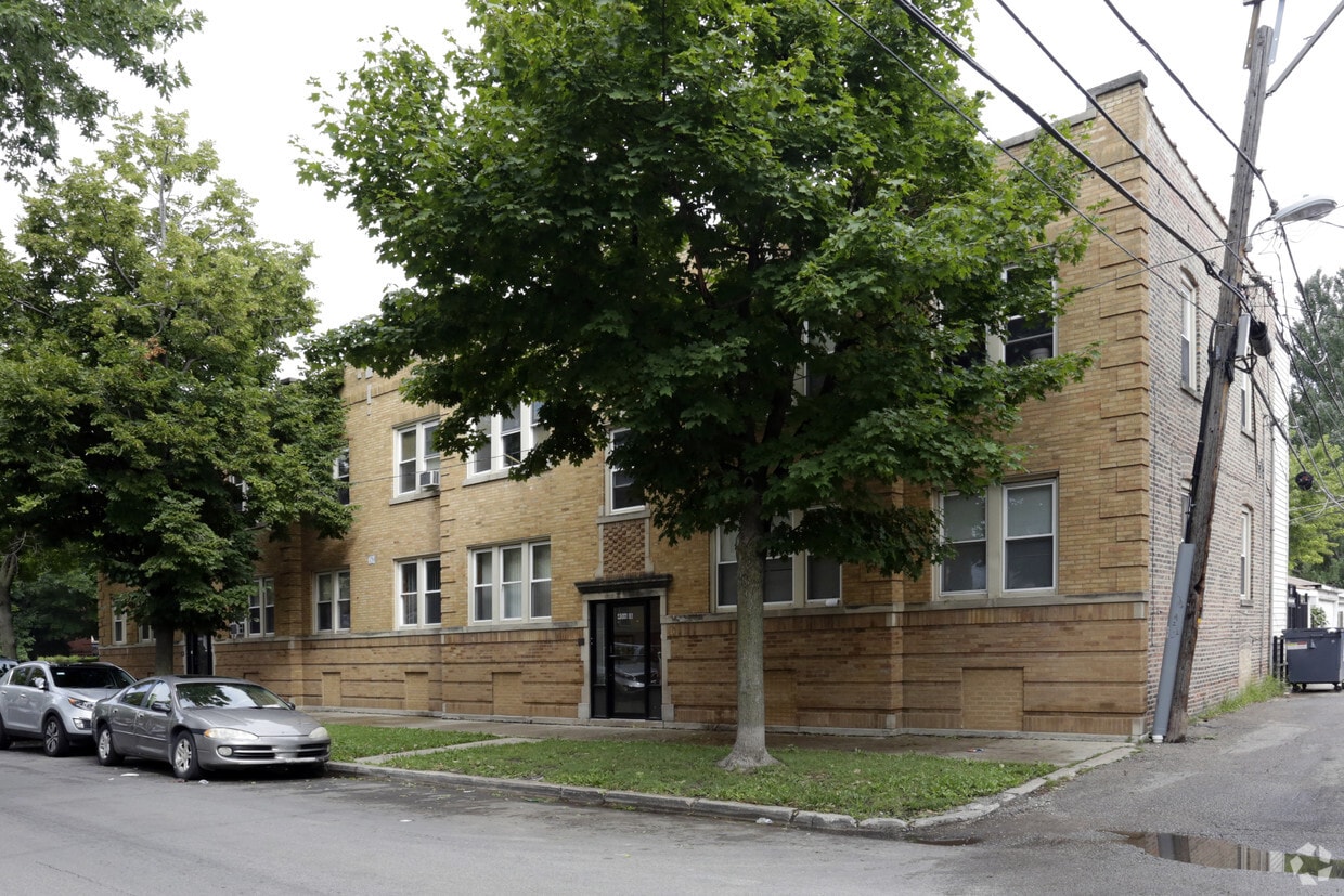 Building Photo - 4016-4024 W Cortland St
