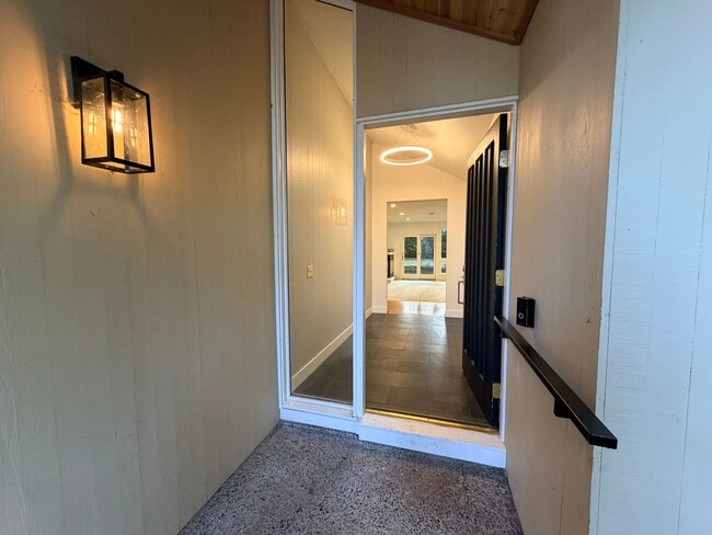 Building Photo - 1620 Ash St