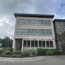 Building Photo - 1124 Castle St