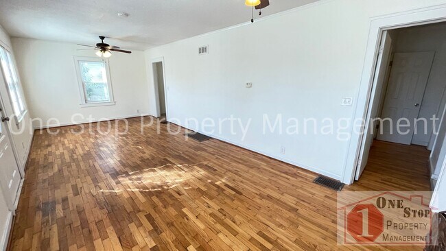 Foto del edificio - Charming 2 Bedroom, 1 Bathroom home in Ind...