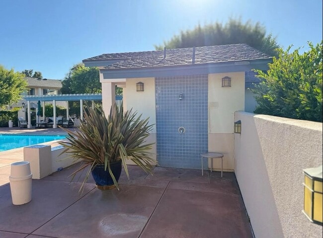 Building Photo - 7033 Marymount Way