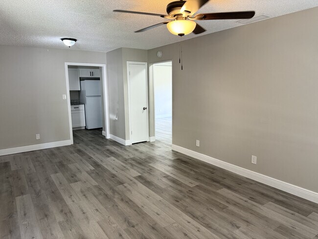 Building Photo - 511 Duchess Ct