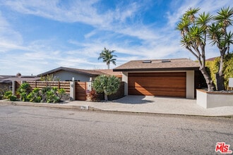 Building Photo - 245 Tranquillo Rd