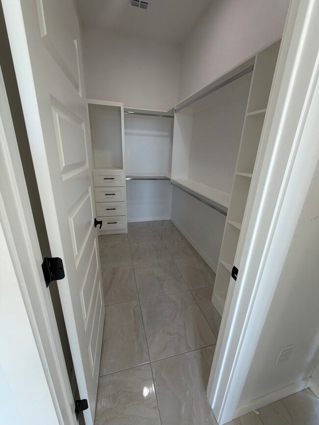 Foto del edificio - 4410 Escondido Ln S