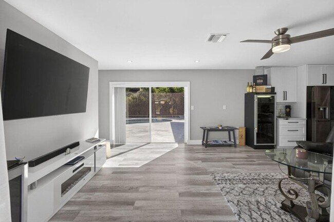 Foto del edificio - 2388 S Wallen Dr