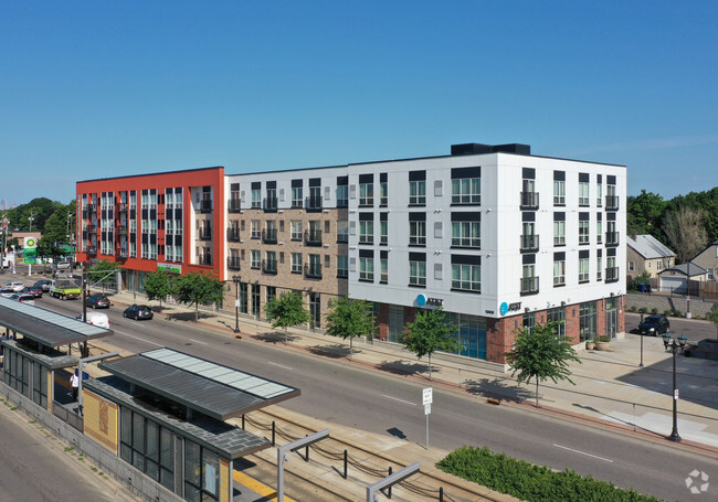 Building Photo - Hamline Station