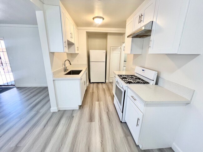 Foto del edificio - Charming Alamitos Beach 1-Bedroom Condo