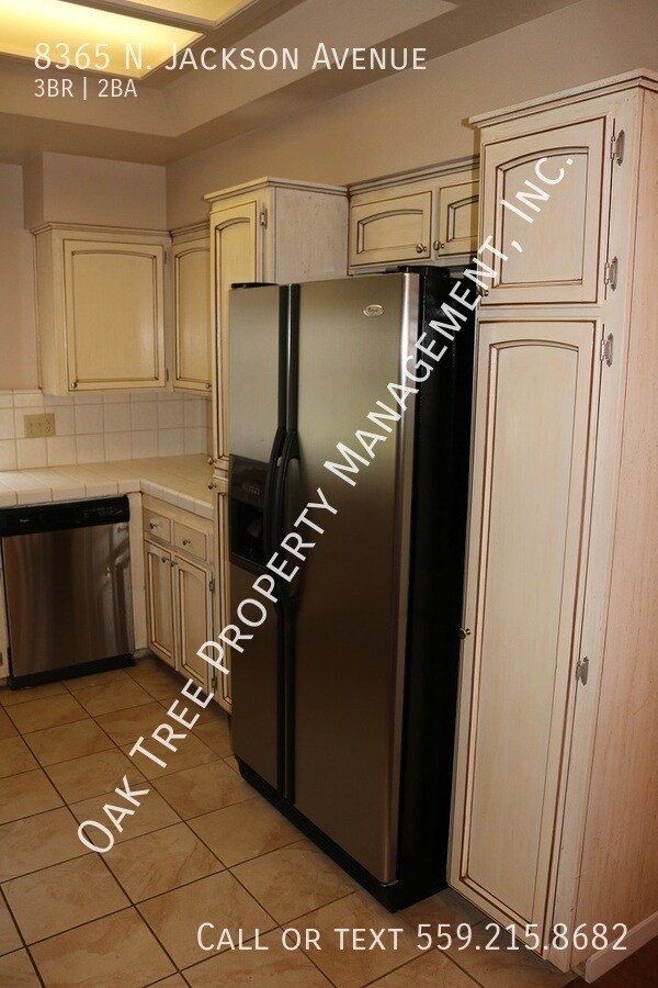 Foto del edificio - 8365 N Jackson Ave