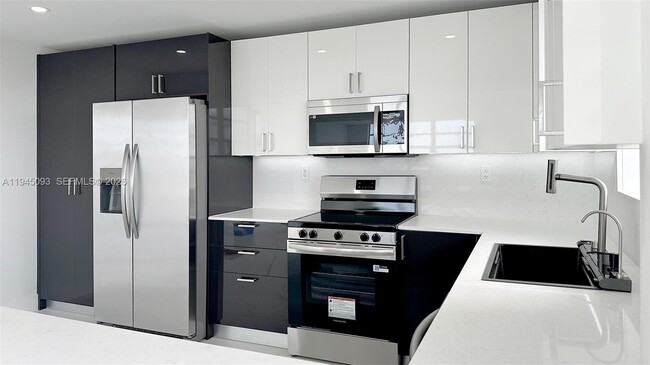 Foto del edificio - 2750 NE 183rd St