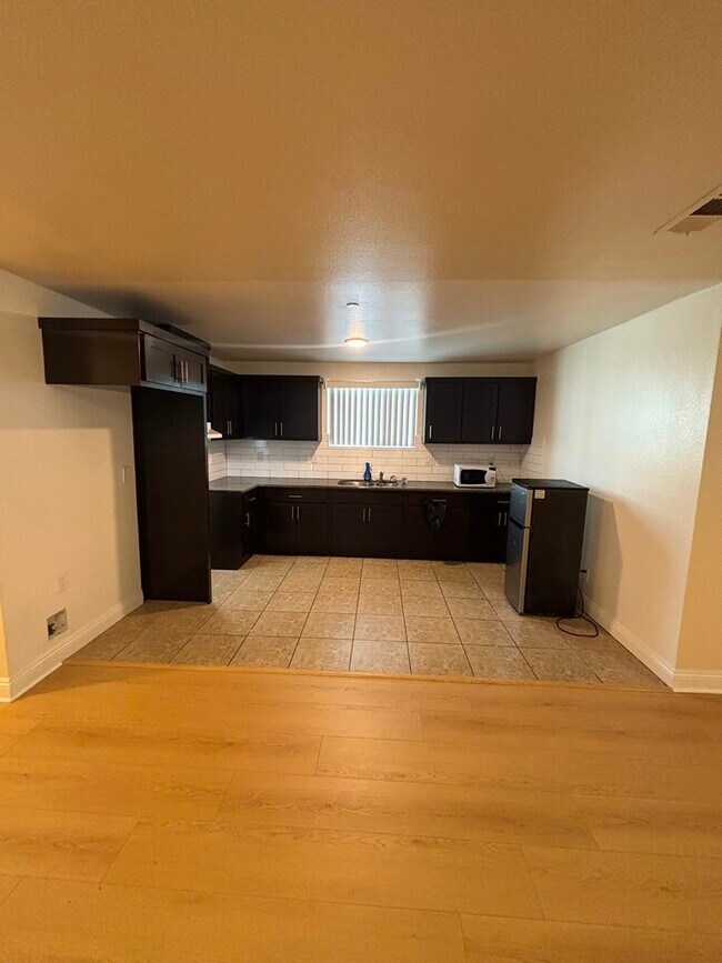 Foto del edificio - 1029 W 65th Pl