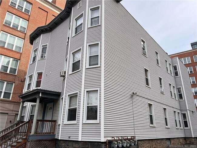 Foto del edificio - 14 Relay Pl