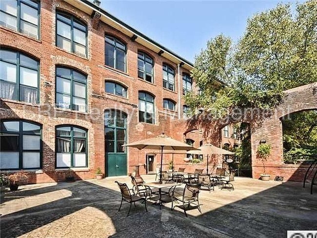 Building Photo - 201 S Hoskins Rd
