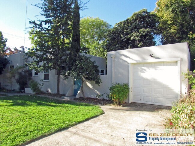 Building Photo - Cozy 2 bd. westside bungalow w/ vintage ch...