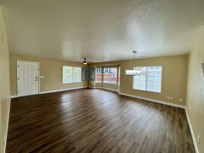 Photo - 5440 Perth St House