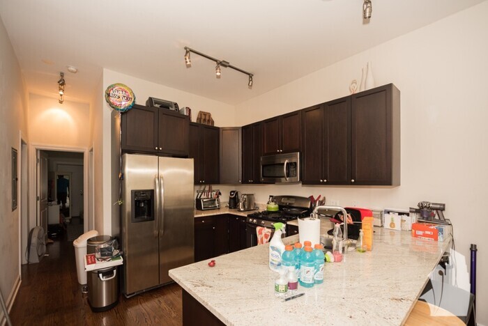 Primary Photo - 1756 W Division St