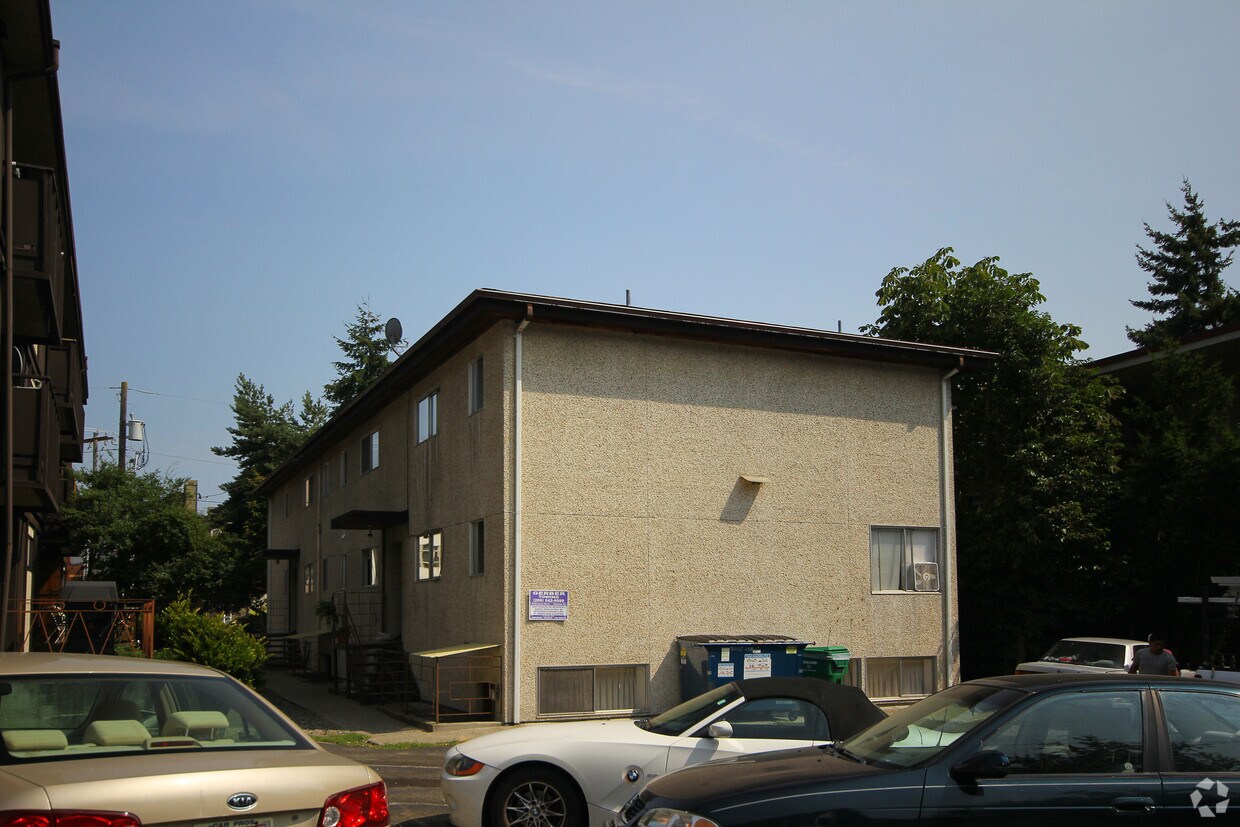 Building Photo - 5127 24th Ave NE