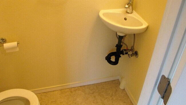 Foto del edificio - 2 br, 1.5 bath House - 9741 SE Holgate Blvd