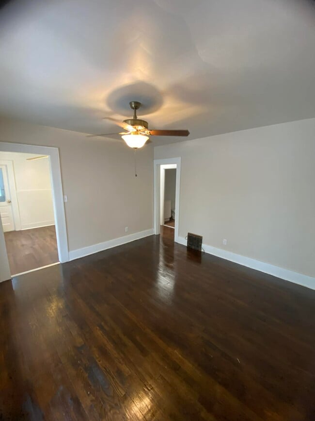 Building Photo - 2420 Plum St