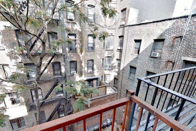 Building Photo - 493 2nd Ave