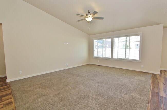 Foto del edificio - 4044 Queen Anne Dr