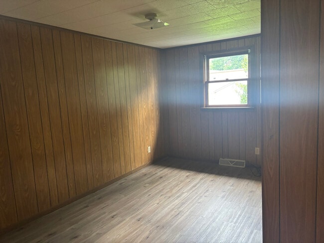 Building Photo - 208 Cemetery Rd