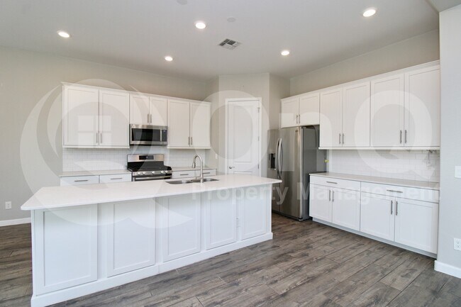 Building Photo - 21459 E Sunset Dr