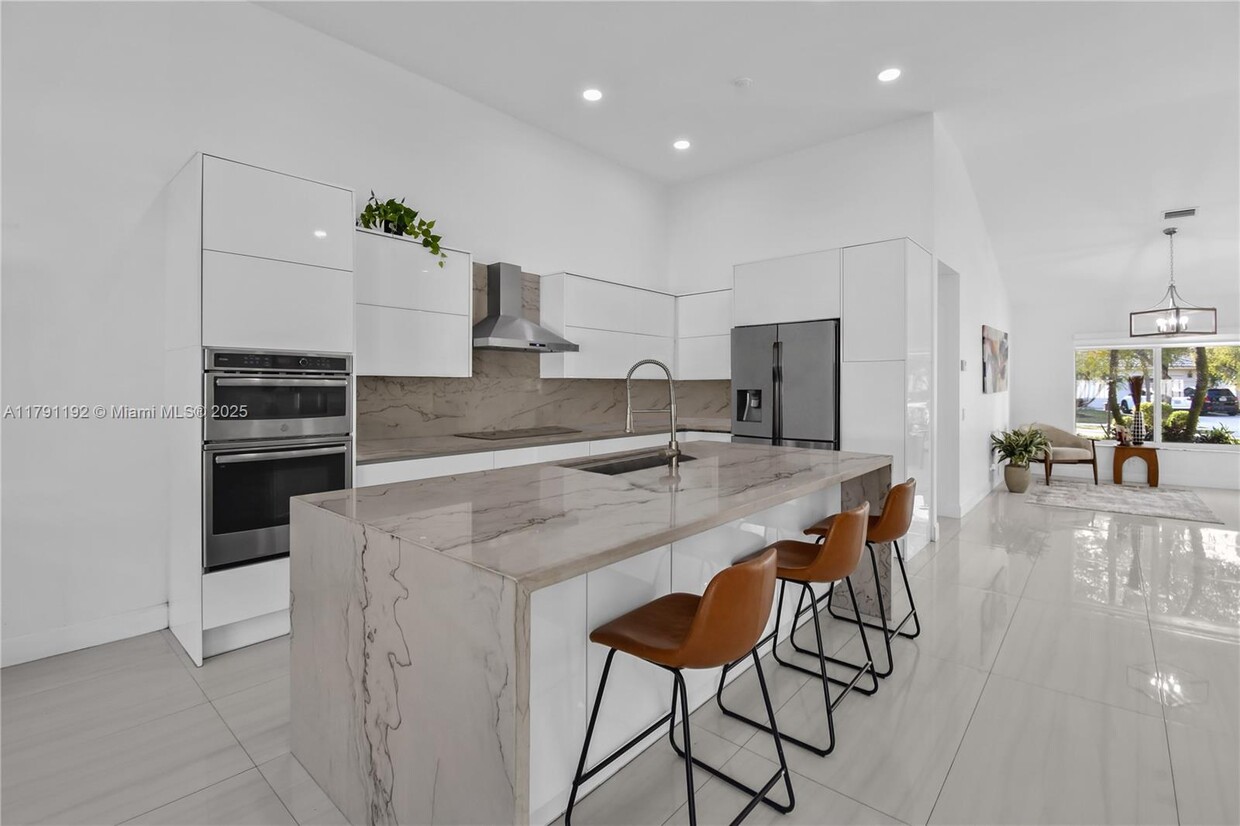 Foto principal - 710 Lake Blvd
