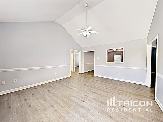 Building Photo - 1670 Red Bird Cir SE