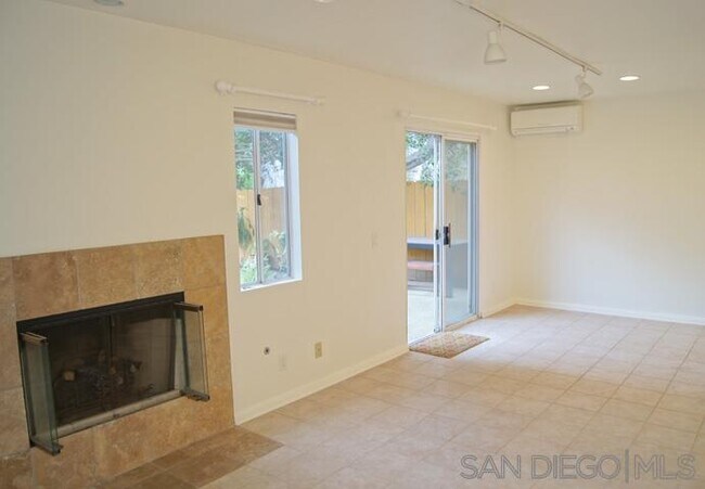 Foto del edificio - 3371 Aveley Pl