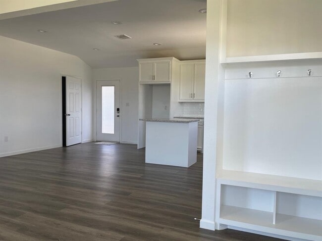 Building Photo - 695 Rd 5707