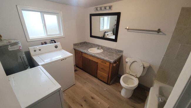 Building Photo - 1033a Bullard St