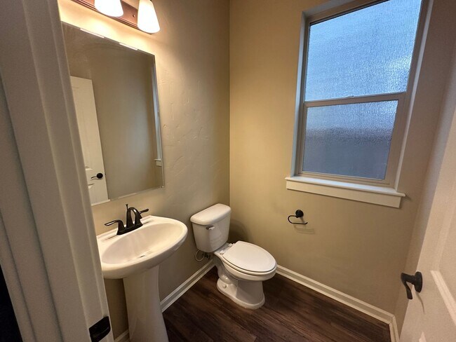 Building Photo - Adorable 3 bedroom home in McCall Landing!